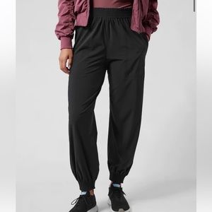 Athleta Savannah Joggers, black, size 2